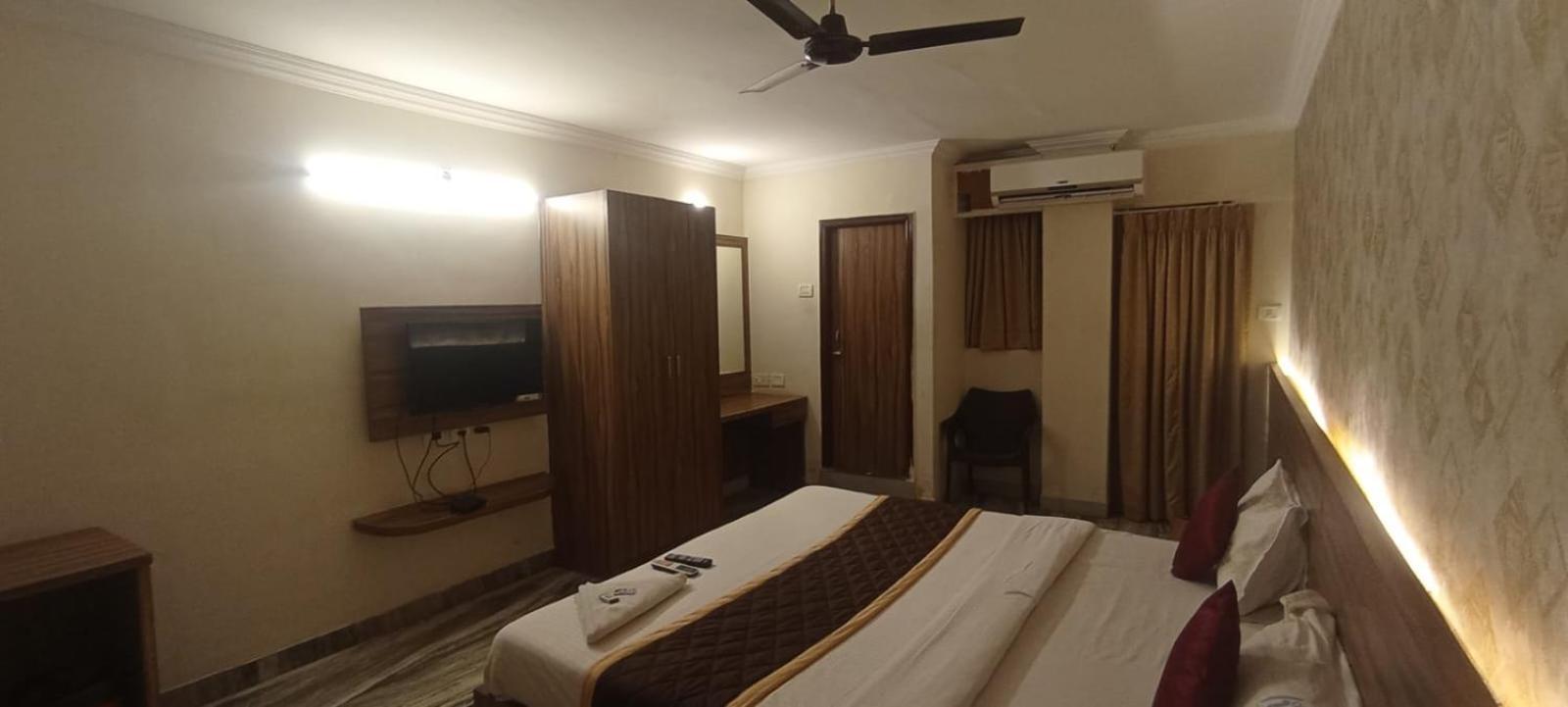 Hotel Raj Meridian, Tambaram Chennai Exterior photo
